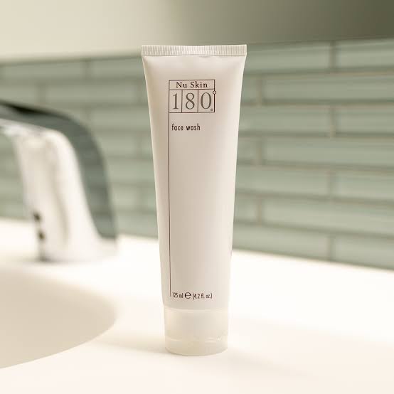 FACE WASH™ 180⭐⭐⭐⭐⭐- CREMA PARA LA ELIMINACIÓN DE MANCHAS Y ACNÉ